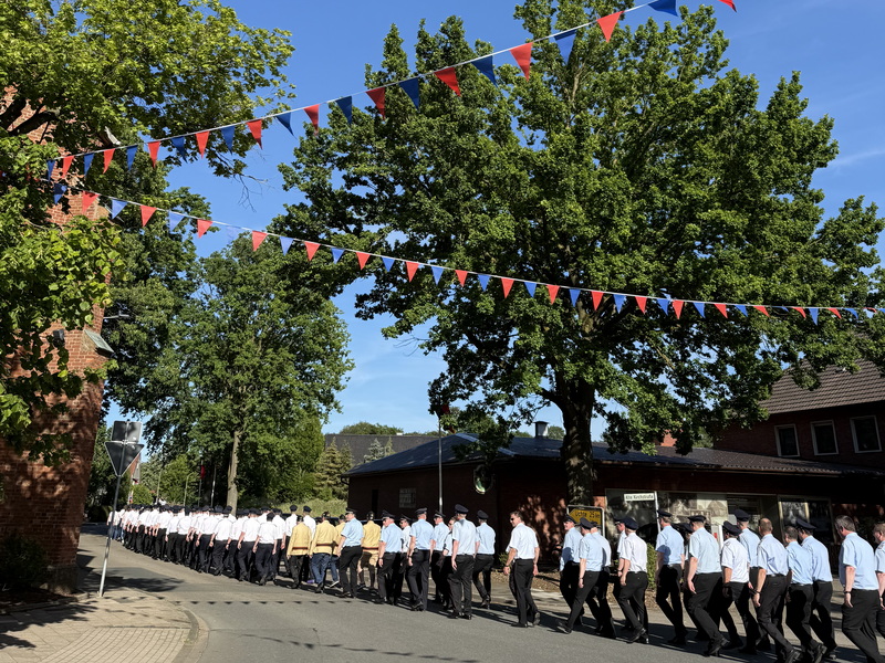 100 Jahre Feuerwehr Preußisch Ströhen - Umzug